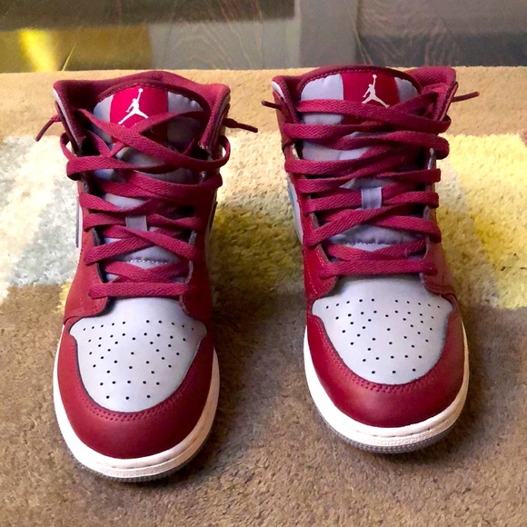 Jordan 1 mid size 7 men’s - Picture 1 of 4